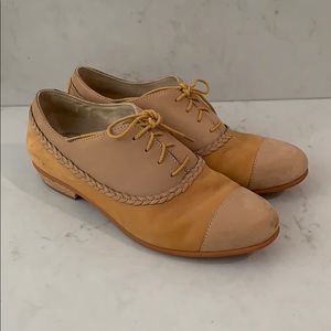 ✨ Wolverine Tan & Yellow Oxfords ✨